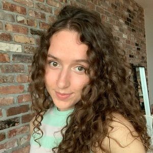 Meet your Posher, Adriana